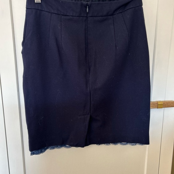 Trina Turk size 2 Navy pencil skirt - Picture 2 of 3